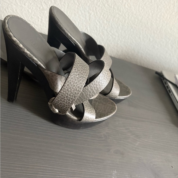 Gucci Silver Heeled Sandals with Geometric Straps - Picture 1 of 3